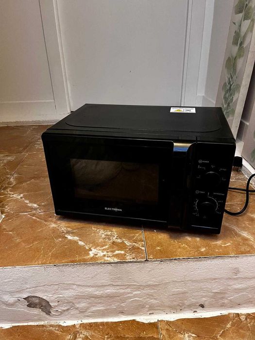 Micro-ondas da marca ELECTRÓNIA