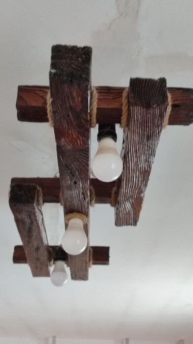 Дерев'яна люстра