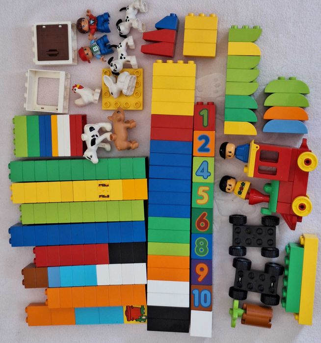klocki lego duplo w tym kilka zwierzątek