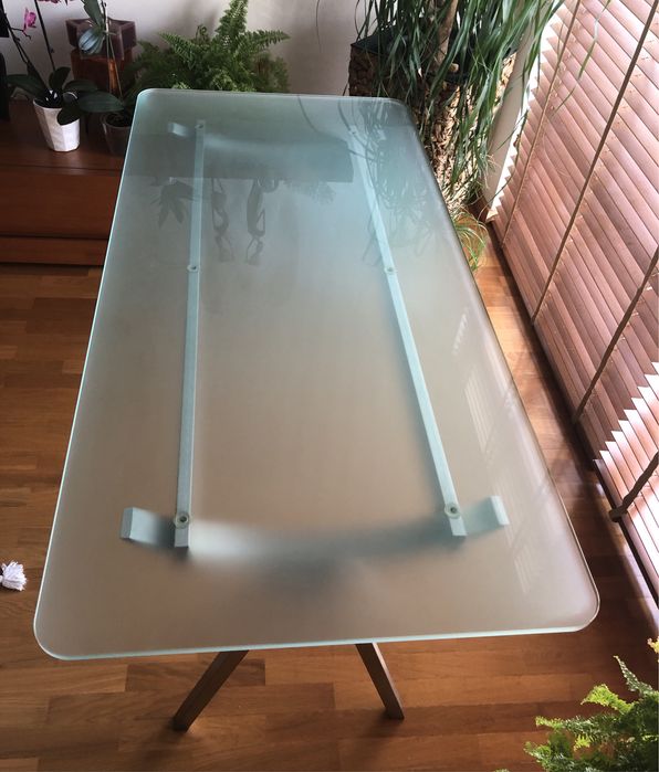 Mesa 1,50x0,70 (vidro temperado, base inox)