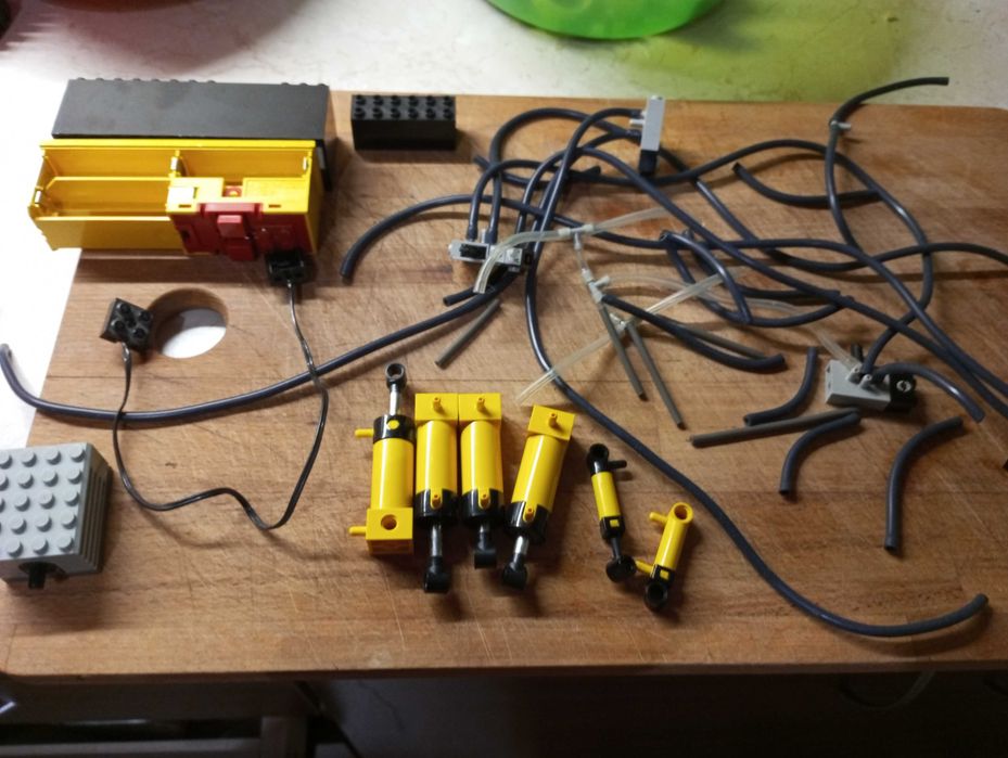 Lego 8868 Air Technic Claw Rig z 1992 roku z instrukcją.