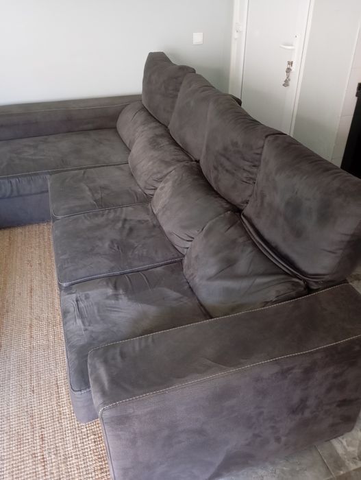 Sofá com Chaise Long e Arrumação