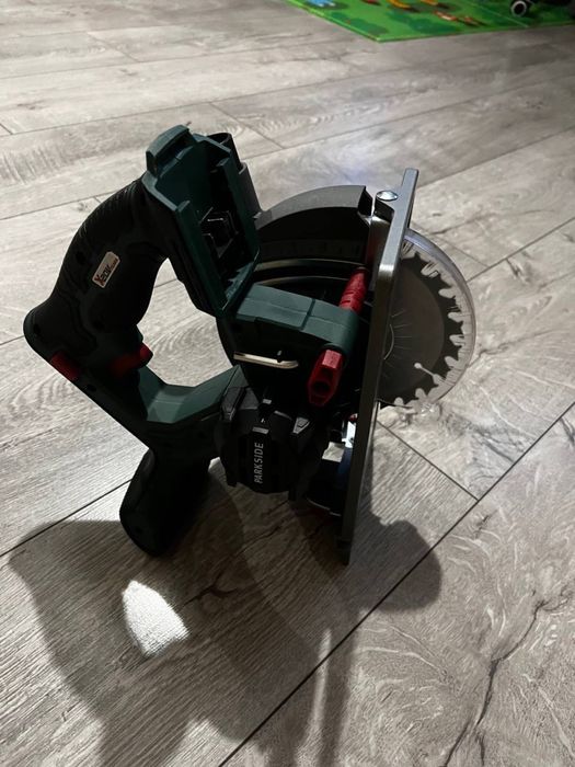 Продам паркетку ..