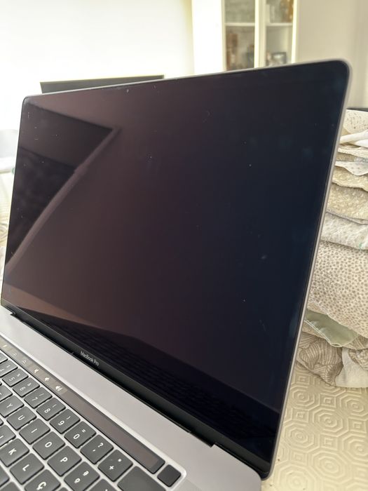 Macbook Pro 16 i7 16GB RAM 512GB SSD