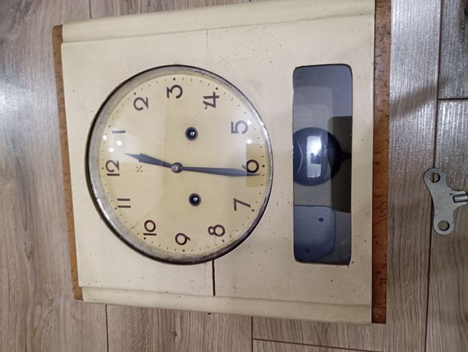 Zegar kuchenny h.a.u mechanizm w277  rok1936