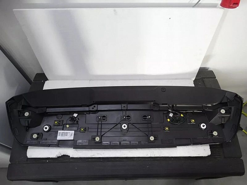 Spoiler lotka klapy światło stop Volvo XC40