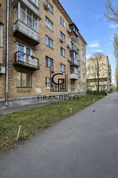 Продаж 2к квартири Монастирського | Сурікова 4, Солом'янка, Київ