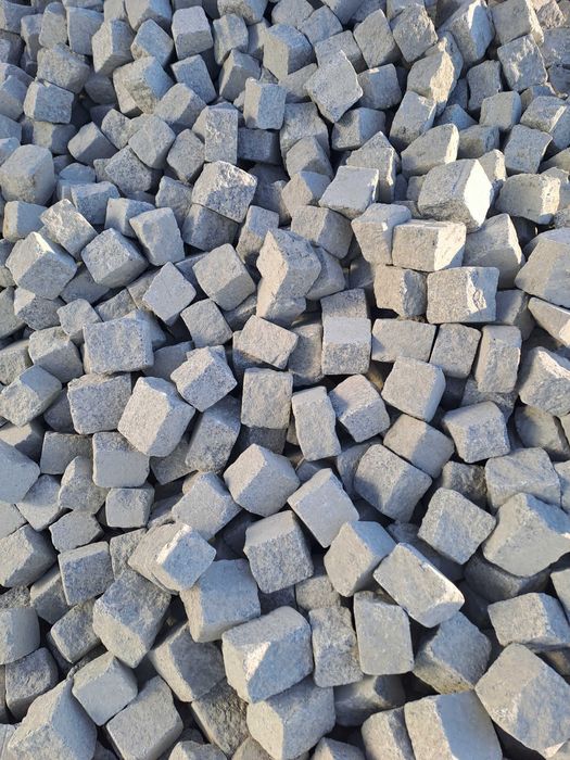 Kostka granitowa cięto-łupana 8/11