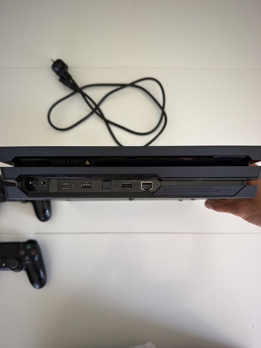 PS4 Pro 860GB + PS VR Original + 2 Comandos + 2 Jogos