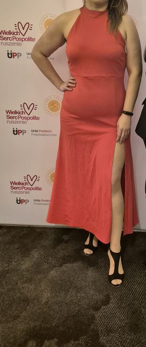 Czerwona sukienka maxi dekolt halter rozporek (ja mam 180cm wzrostu)