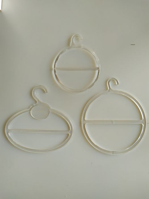 Cabide de acrílico para lenços/echarpes