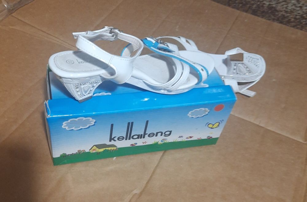 Босоніжки білі з бантиком