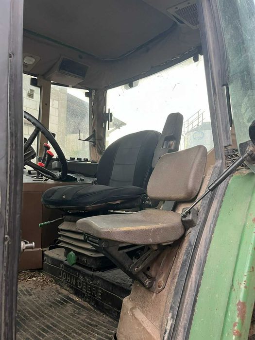 Ciągnik JOHN DEERE 6100