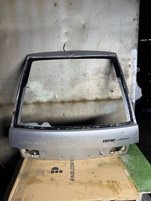 Кришка багажника ляда Ваз 2112  не гнила без скла
