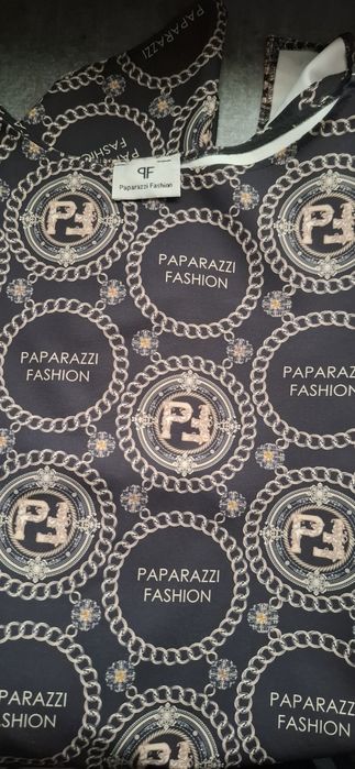 Czarna tunika z ciekawym printem Papaeazzi  Fashion 44/XXL