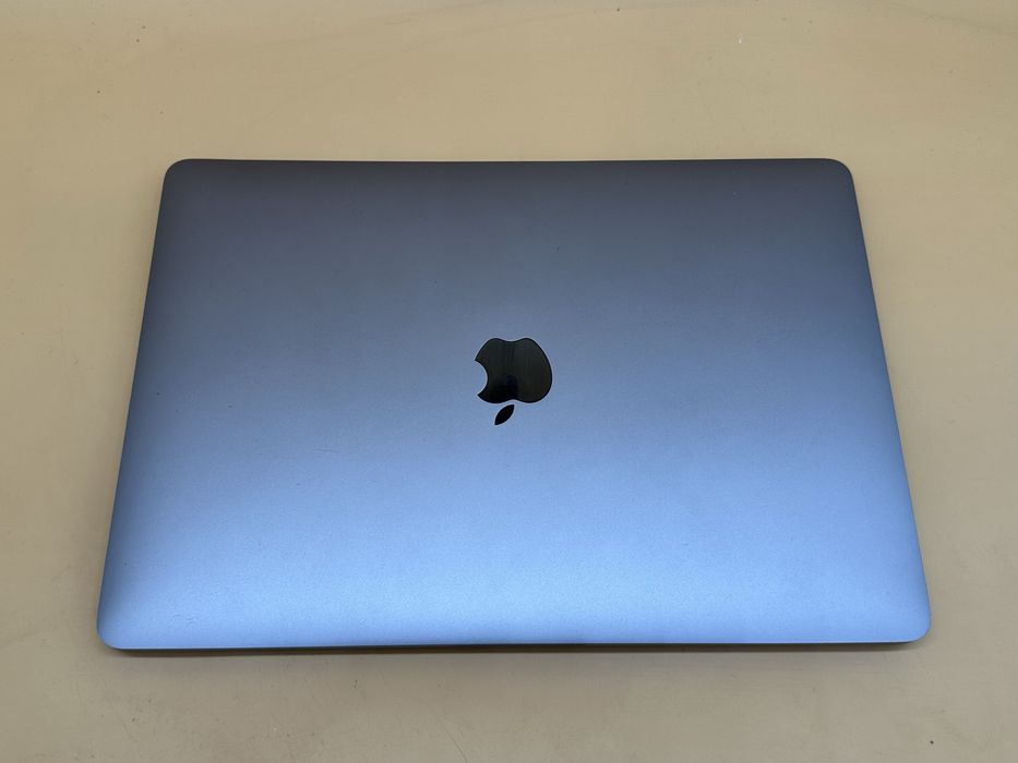 macbook pro 2020 512 gb m1 стан на фото