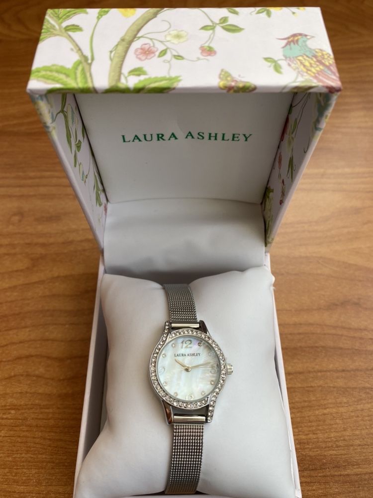 Laura Ashley 1 400 Olx
