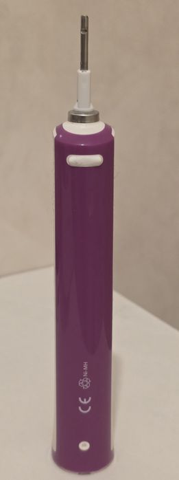 Escova Dentes Eléctrica Oral B Pro + Carregador