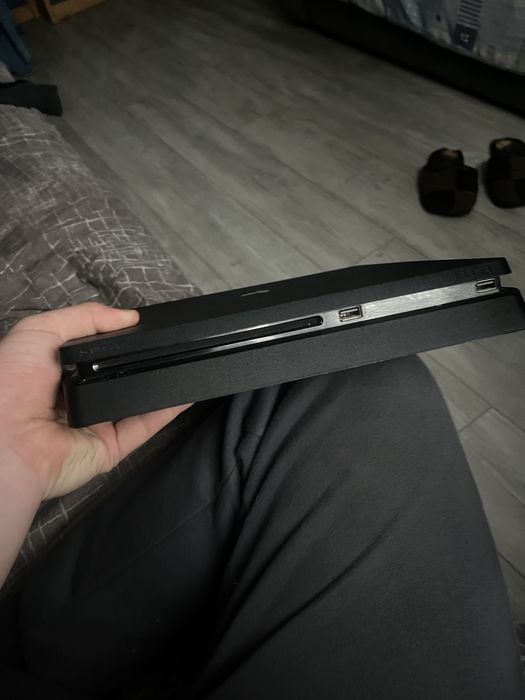 Playstation 4 slim