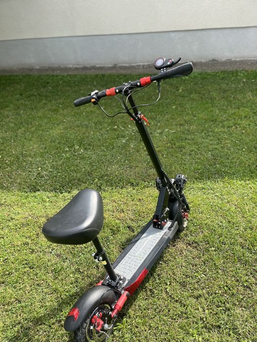 Електро самокат куго м4 про 2024 року.