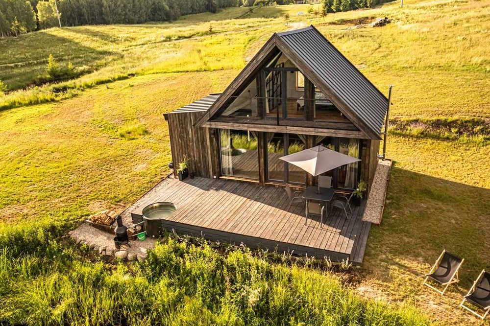 Między Olchami domek nad jeziorem