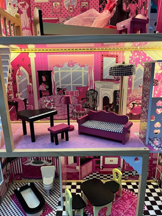 Domek dla lalek podświetlany