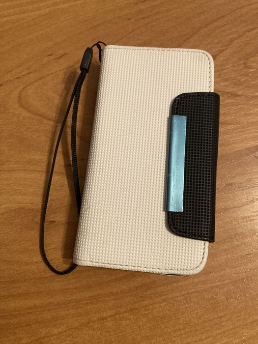 Białe Etui na telefon zapięcie magnetyczne