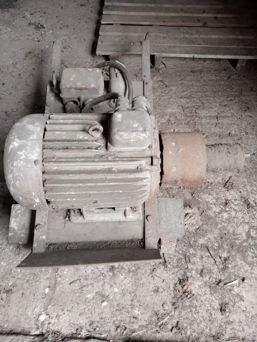 Silnik 7,5kw z wózkiem.