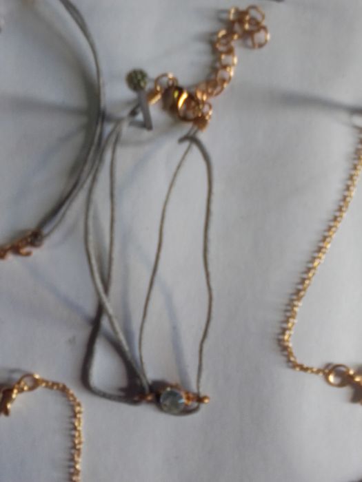 Conjunto de 6 pulseiras.