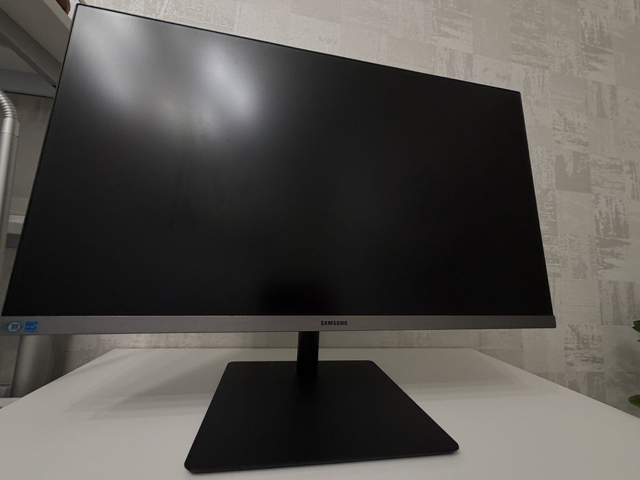 Монитор Samsung на 75 Гц Б/У в хорошем состоянии / Samsung монітор