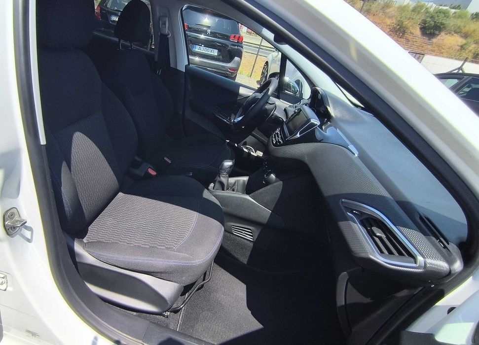 Peugeot 208 1.6 HDi Style Nacional
