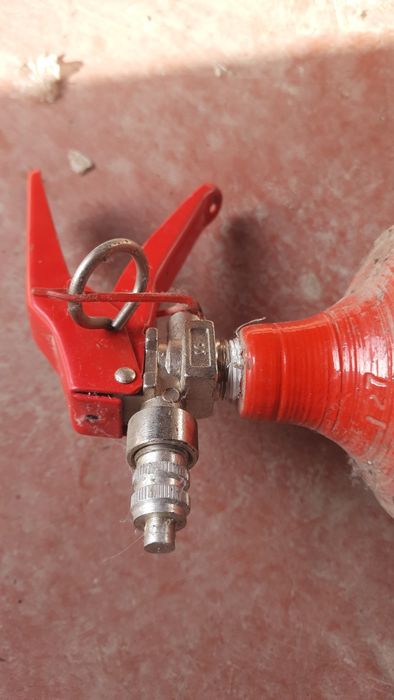 Вогнегасник вуглекислотний