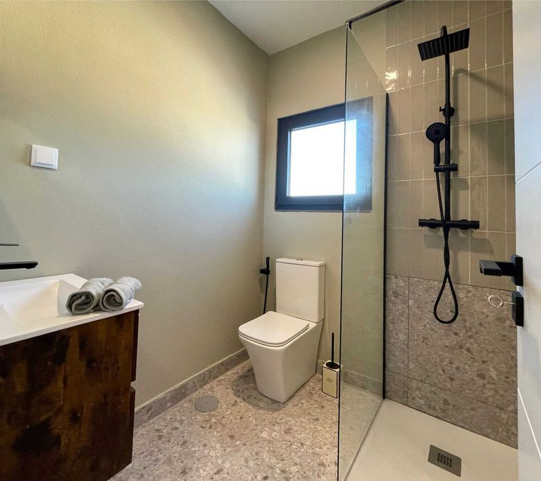 Moradia Nova T3 com Vista Aberta, A+ | Charneca da Caparica – 5 min da Praia