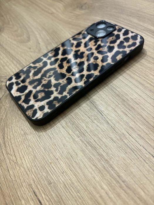 Etui szkalne firmy Piece of case do iPhone 13