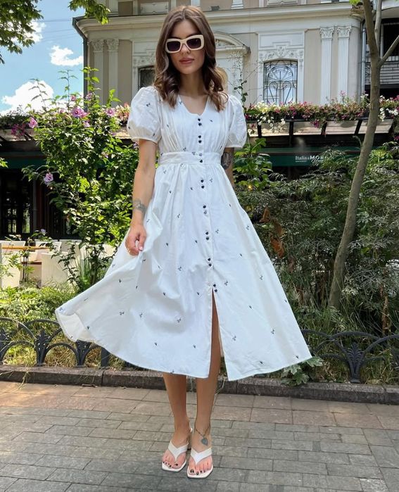 Сукня з вишивкою