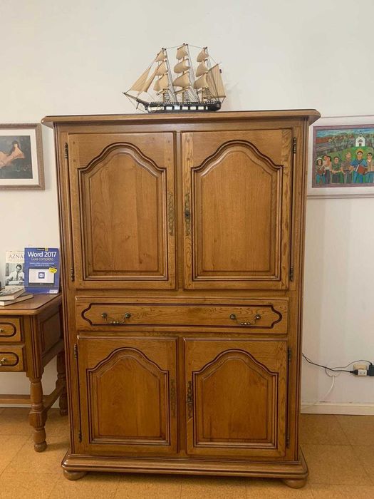 Baixa de preço ate 6a - Movel para televisão (TV) em madeira maciça