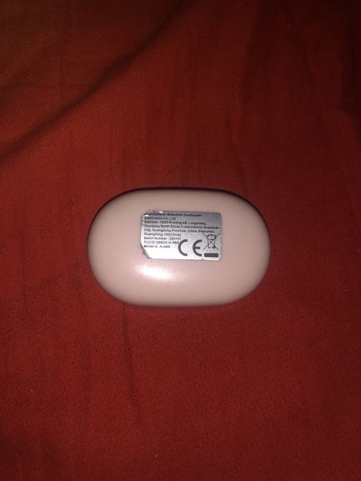 навушники TWS в хорошом состоянии