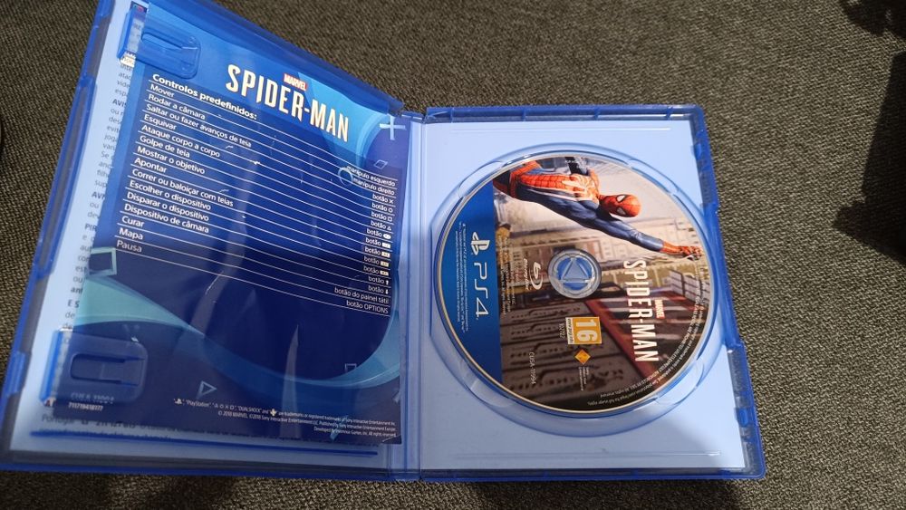 PlayStation 4 com 3 jogos e 2 comandos ( troco por uma 4060 ti