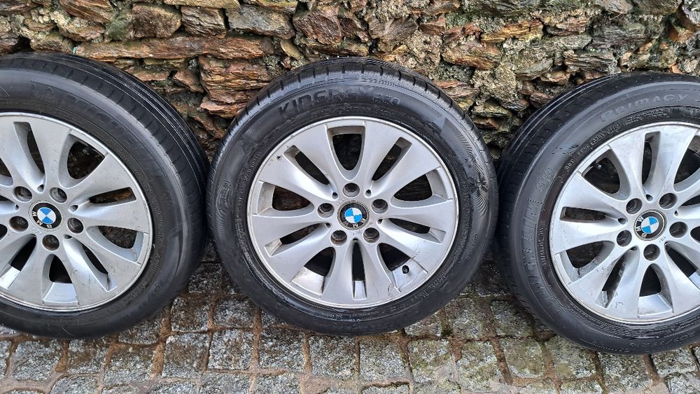 Jantes 16 5×120 Originais BMW com pneus 205/55R16.
Possí