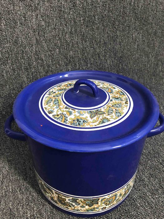 Продам кастрюлю 7 л нову
