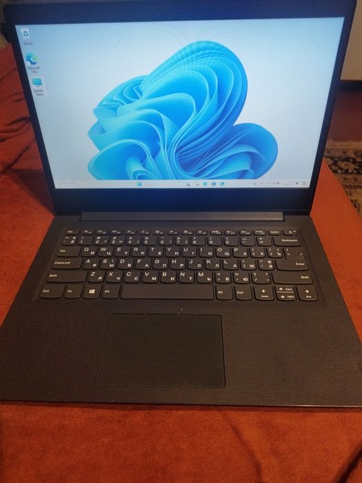 Lenovo V14-ADA 14" - компактний ноутбук з Windows 11 Pro