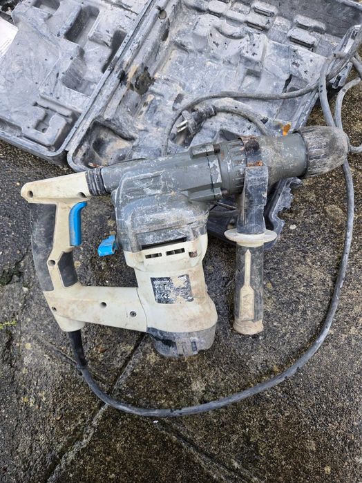 Maquina de furar MacAllister- usado, a funcionar com caixa incluída