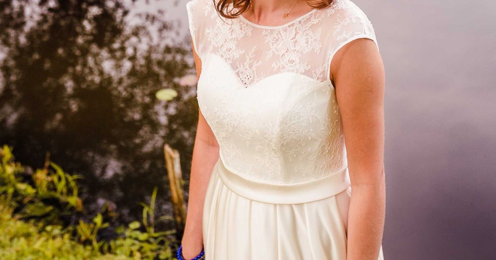 Suknia ślubna satynowa z kieszeniami