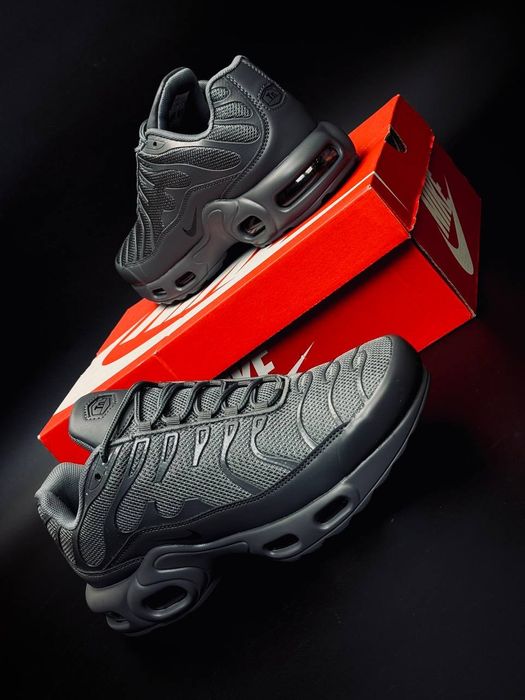 Nike 95 TN Plus Gray чоловічі весінні кросівки сірі / Найк 95 ТН Плюс