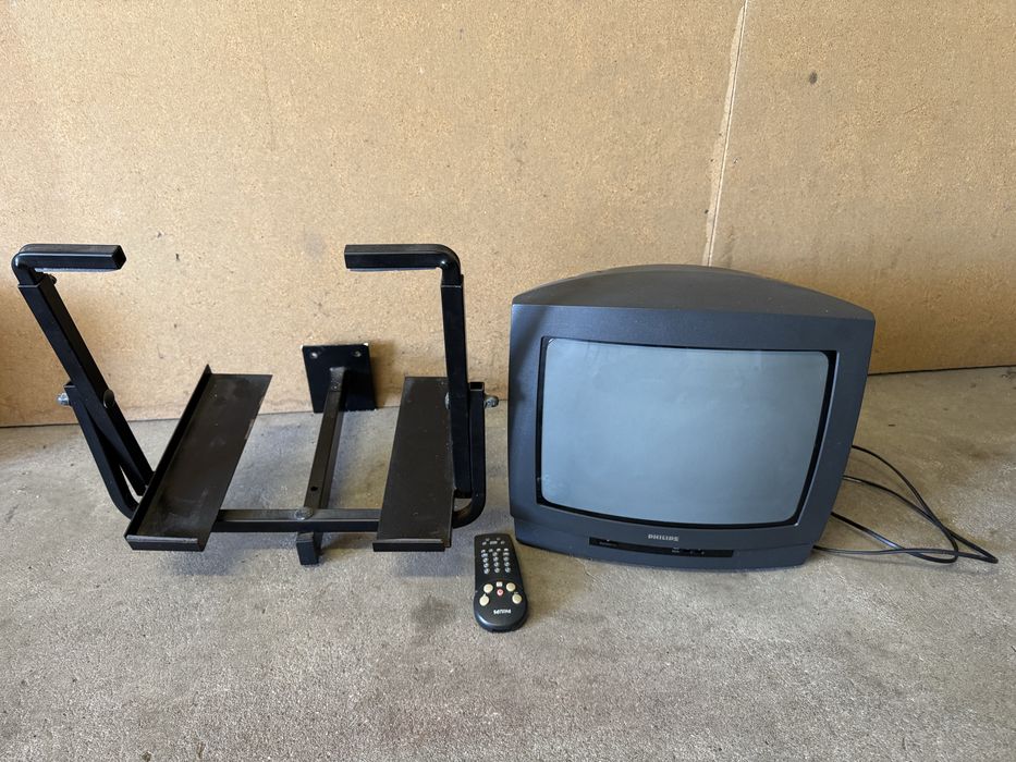 Troco televisão philips com suporte de parede e comando