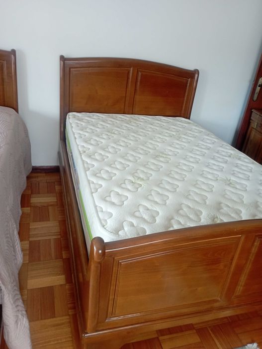 Cama 125x185 c/colchão e estrado