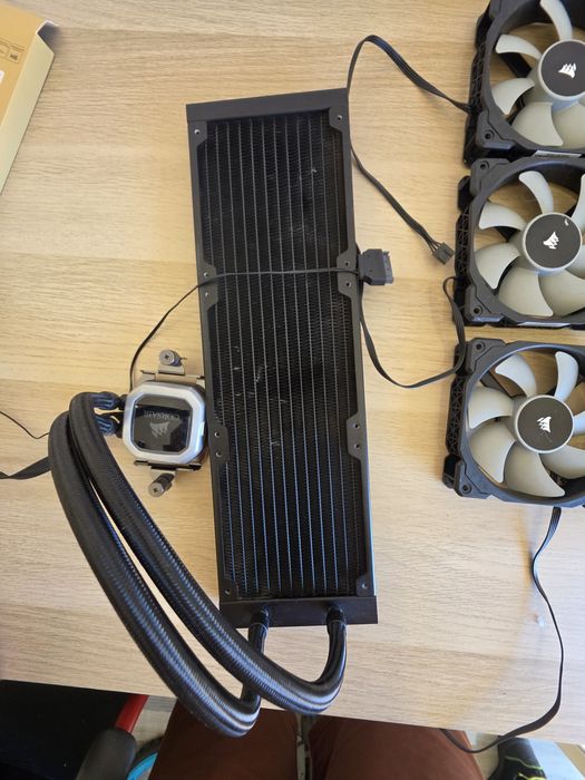 Water Cooler Corsair 360mm — 3 Fans