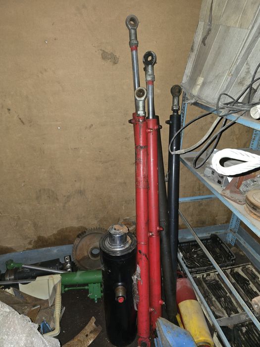 Siłowniki hydrauliczne Wywrotu Skrętu przyczepa