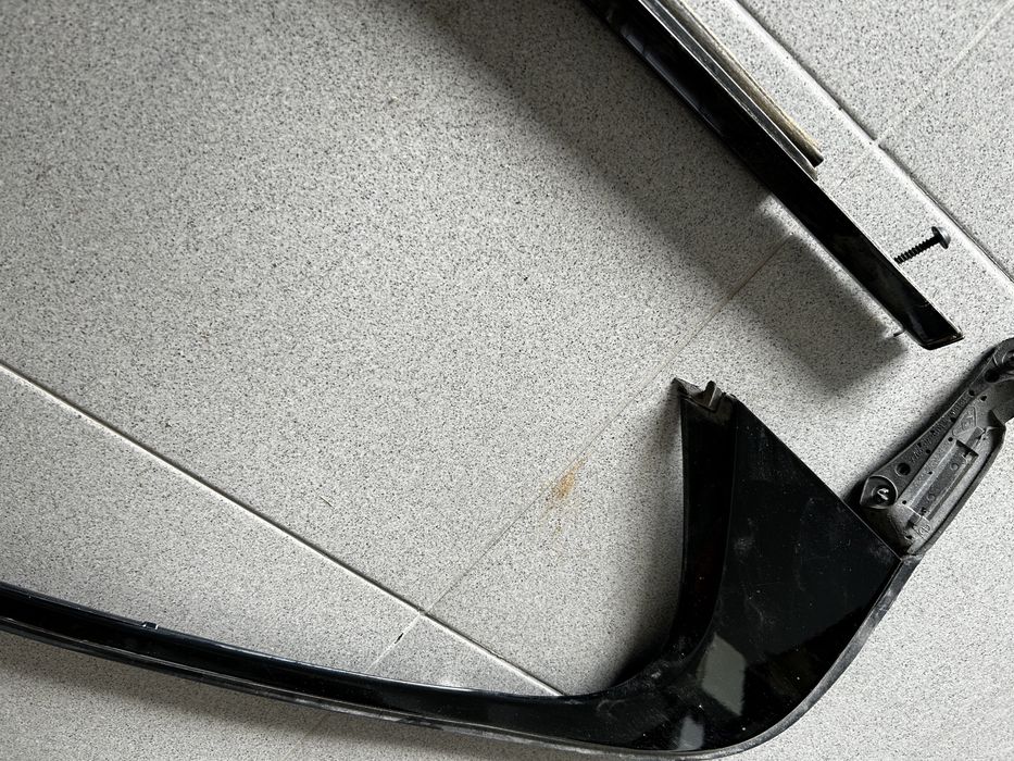 Vidro Traseiro DRT e frisos de porta Jaguar XE X760