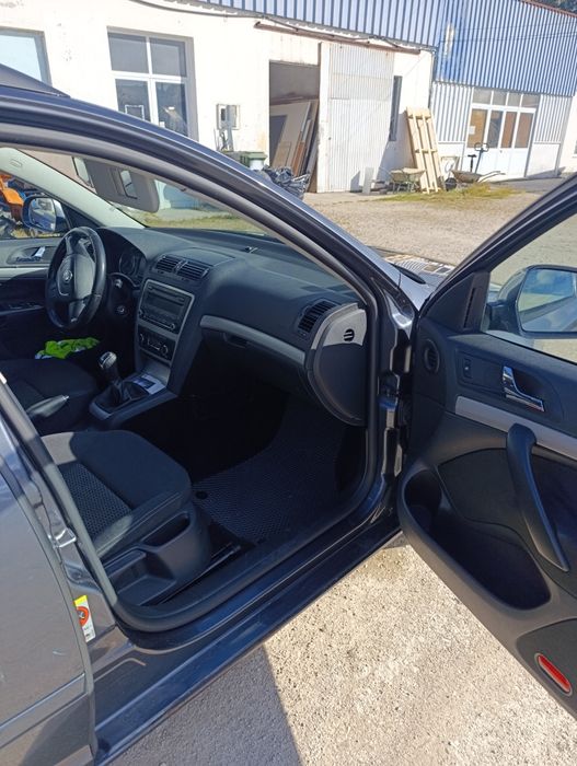 Skoda Octavia 1Z 1.6 TDI SW do Ano 2012 .Apesar dos seus 310.000km, a carrinha está impecável de mecanica